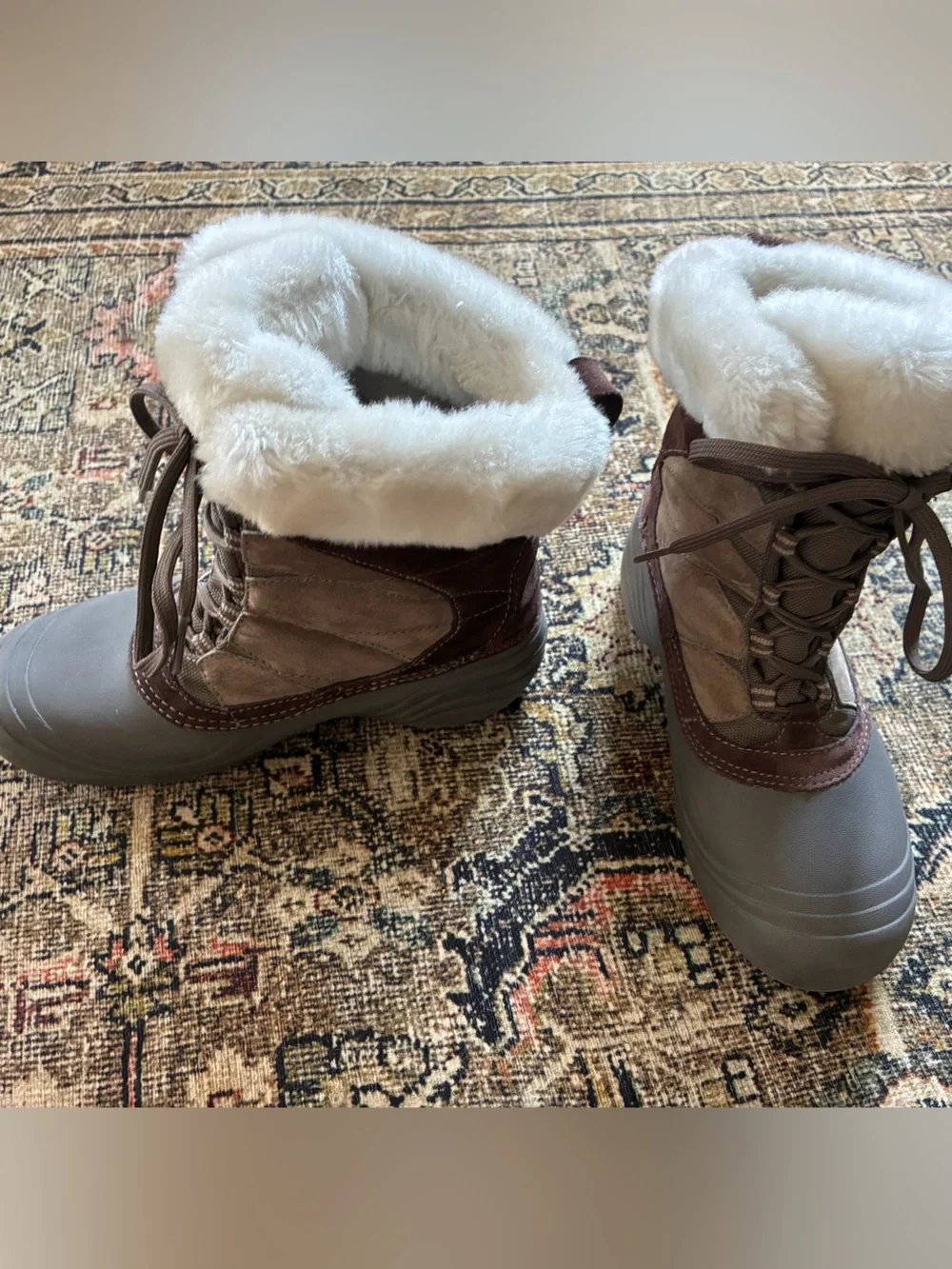 Columbia Brown and White Insulated Winter Lace-Up Boots